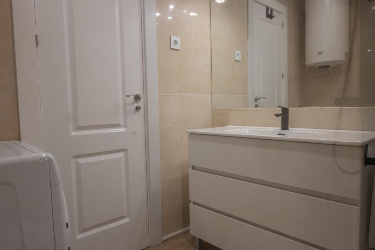 Elegant Temporary Apartment On Street Hiruela Temporal Hrl1710 Madrid Exterior photo