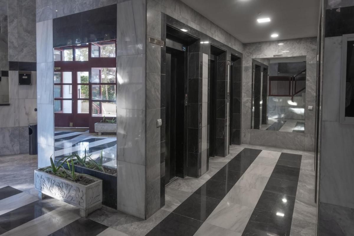 Elegant Temporary Apartment On Street Hiruela Temporal Hrl1710 Madrid Exterior photo